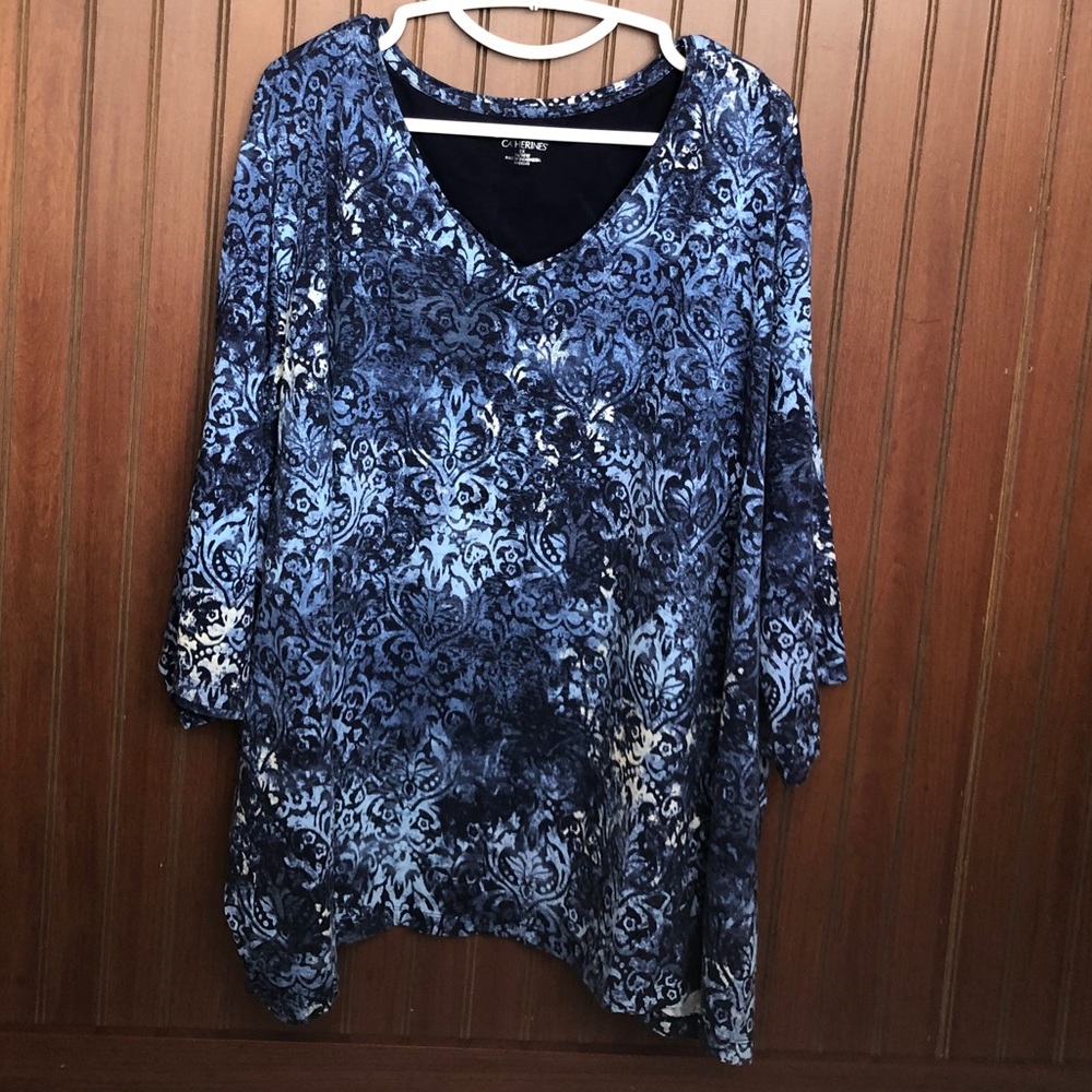 Catherine’s 3/4 Sleeve V-Neck Top